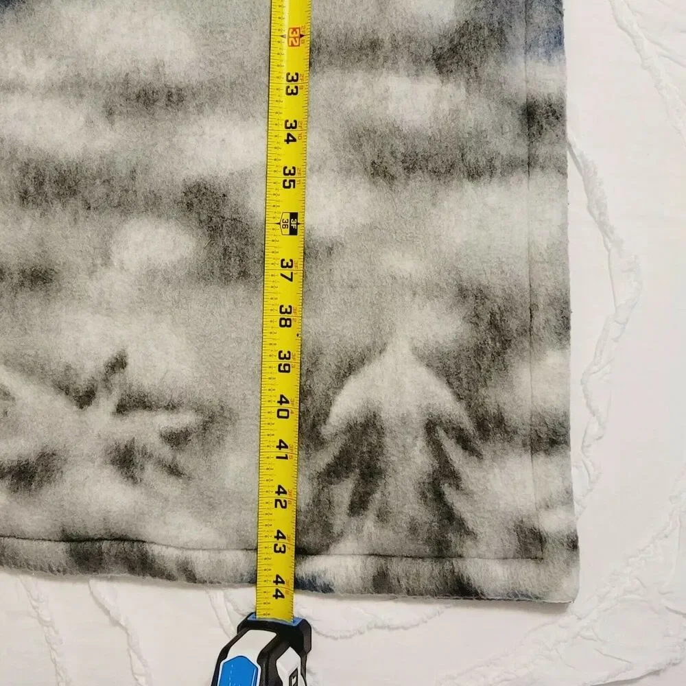 Fleece Lap Blanket Snow Wolf Scene Howling Wall Hanging Hand Made